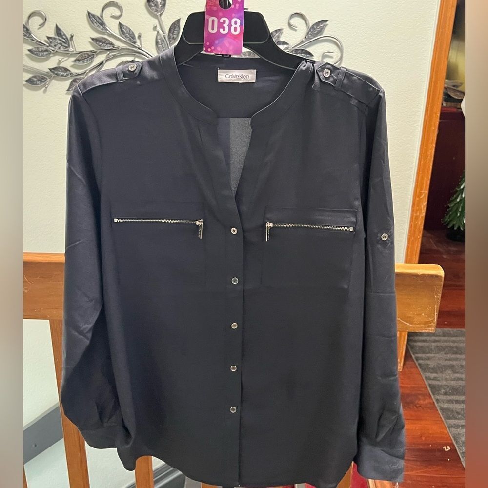 Calvin Klein Gray Button-Up Blouse Zipper Pockects Size Medium #038